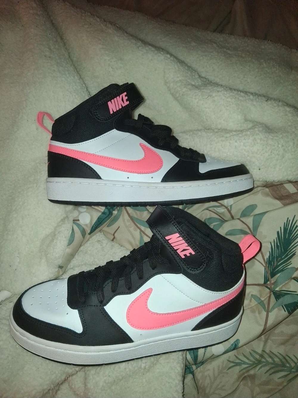 Nike Women's Mid-Top Sneakers in White, Black & Pink Womens 7.5 Youth 6.5 New
